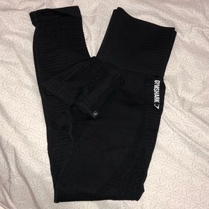 GYMSHARK SEAMLESS BLACK LEGGINGS.